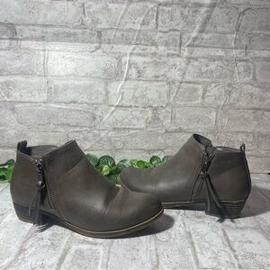 RAMPAGE‎ Ankle Boot Booties Gray Leather Zip Up Women’s 6M
